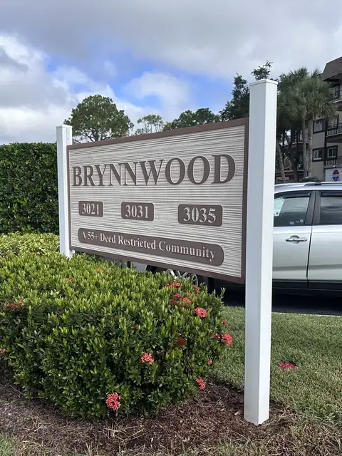 The same entrance sign and posts after rust removal